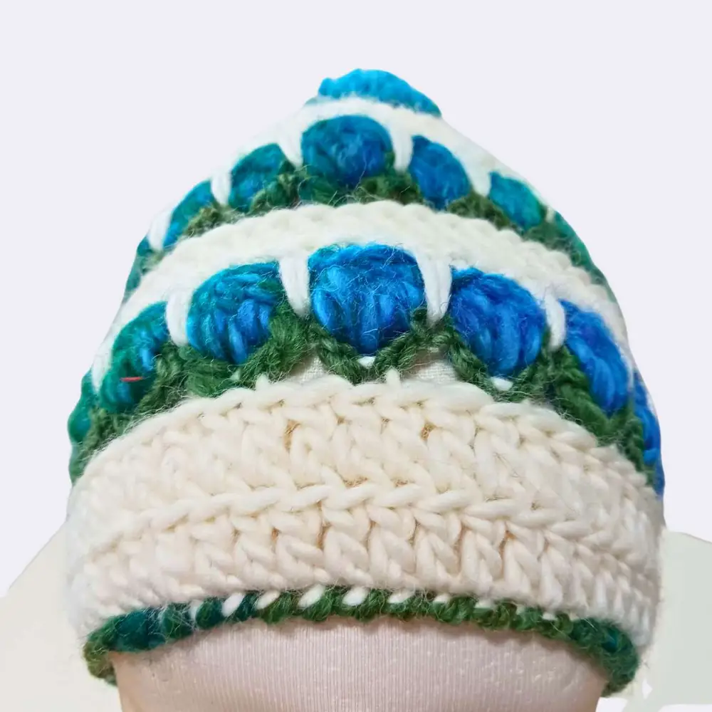 Handgehäkelte Wollmütze mit Tulpenmuster – Stilvoll, Warm & Einzigartig – Bild 2