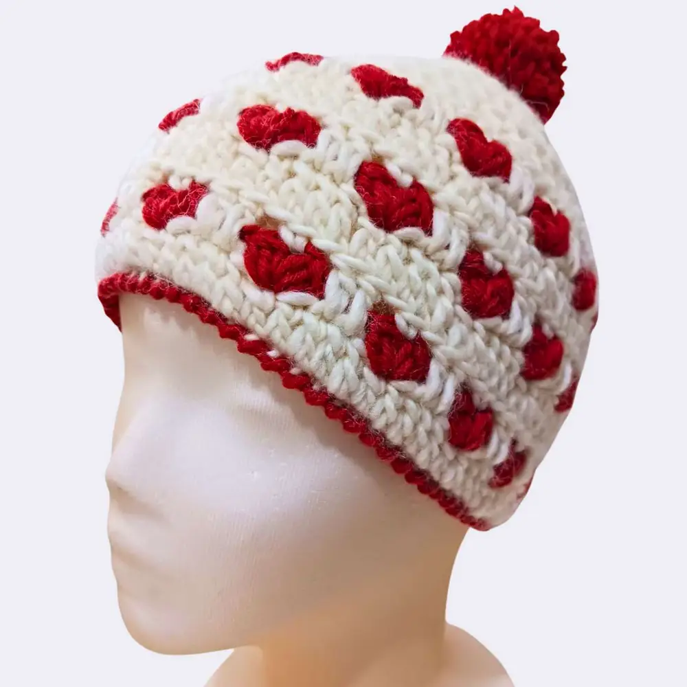 Handgehäkelte Wollmütze mit Herzmuster – Warm, Weich & Einzigartig – Bild 3