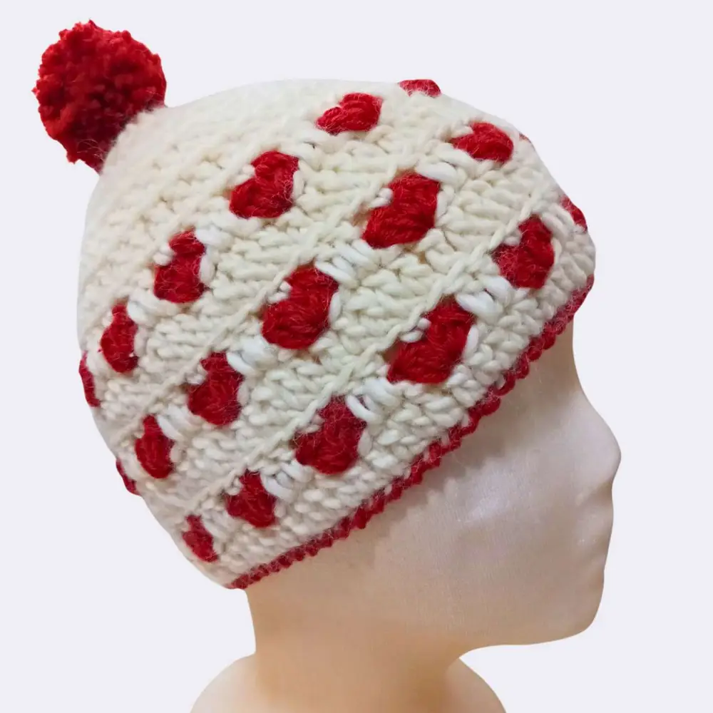 Handgehäkelte Wollmütze mit Herzmuster – Warm, Weich & Einzigartig – Bild 4