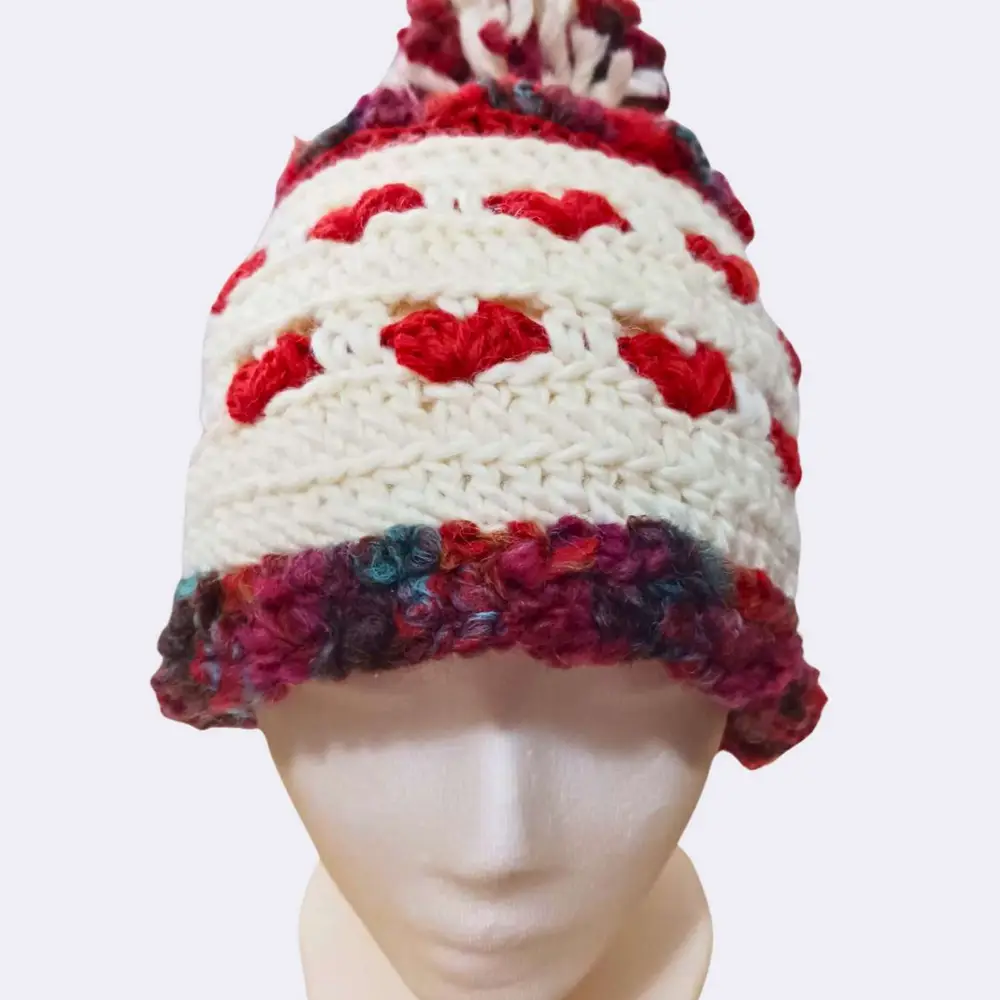 Handgehäkelte Wollmütze mit Herzen & Bommel – Einzigartig & Warm – Bild 2