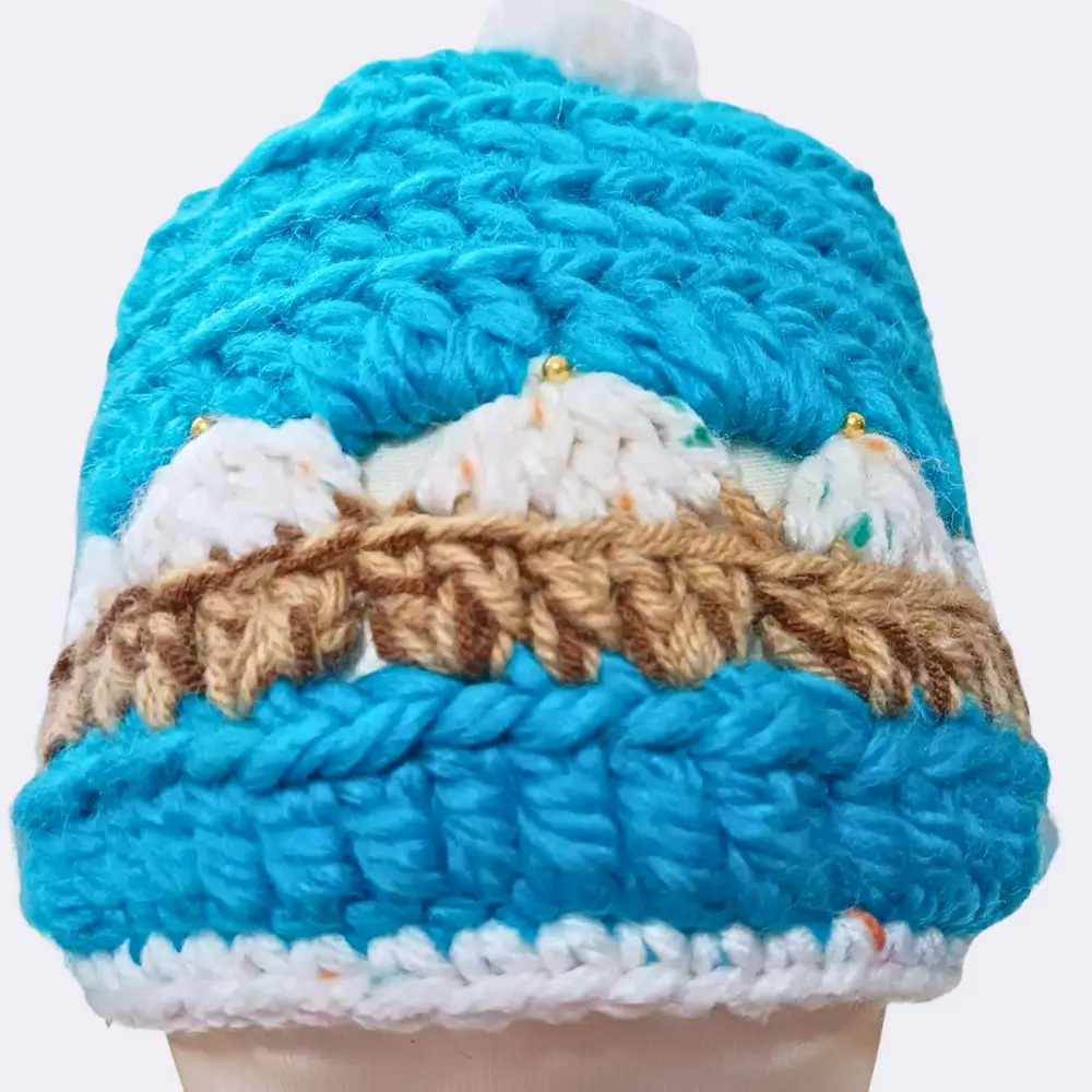 Handgehäkelte Acrylmütze mit Muffins & weißem Bommel – Farbig & Warm – Bild 2