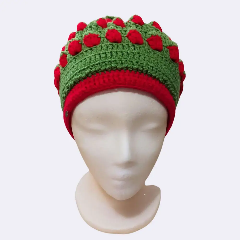 Handgehäkelte Erdbeer-Mütze – Warm, Weich & Einzigartig