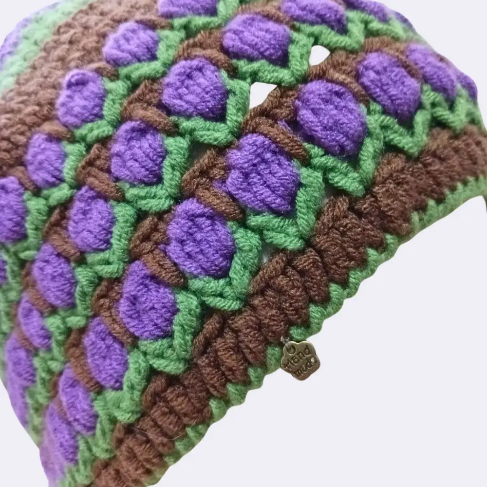 Handgehäkelte Acrylmütze mit buntem Tulpenmuster – Einzigartig & Warm – Bild 3