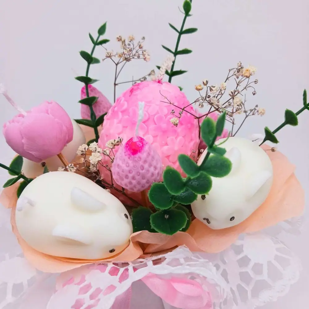 Osterzauber – Festlicher Kerzenstrauß in Rosa & Weiß – Bild 4