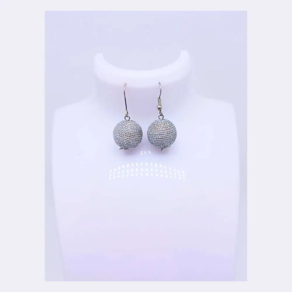 Silberne Kugel-Ohrringe – Bild 2
