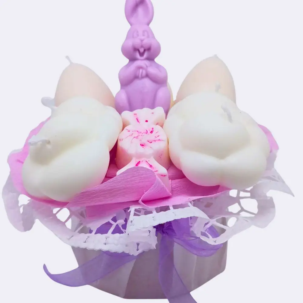 Ostertraum – Eleganter Kerzenstrauß in Weiß & Flieder – Bild 4