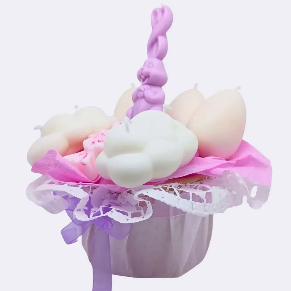 Ostertraum – Eleganter Kerzenstrauß in Weiß & Flieder