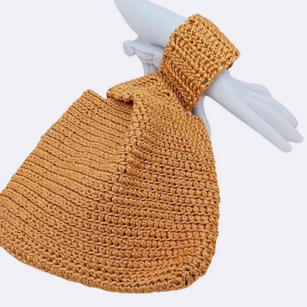 Häkeltasche „Goldene Eleganz“