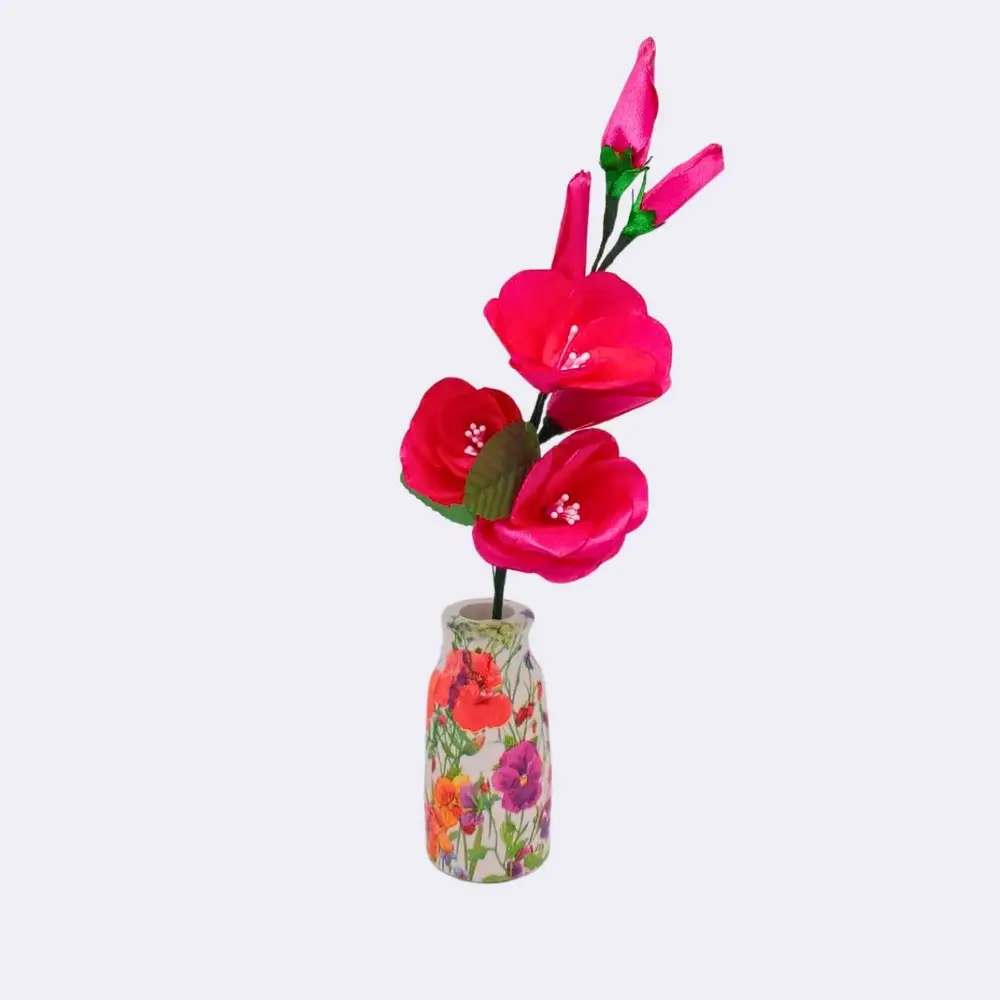 Kleine Gipsvase mit Wildblumen – Bild 5